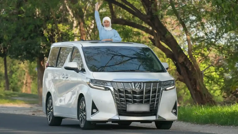 Luxury Toyota Alphard rental van in Bali